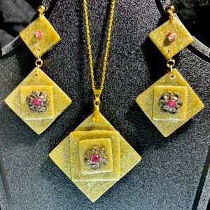 Beautiful homemade necklace and earring sets with flowers 🌸